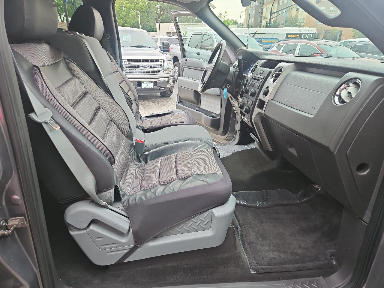 Ford F-150 4WD SuperCrew 145" Platinum 2011