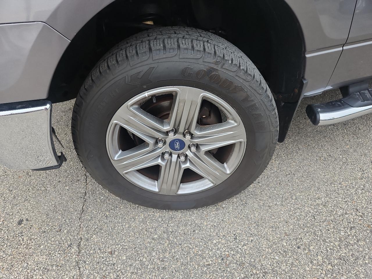 Ford F-150 4WD SuperCrew 145" Platinum 2011