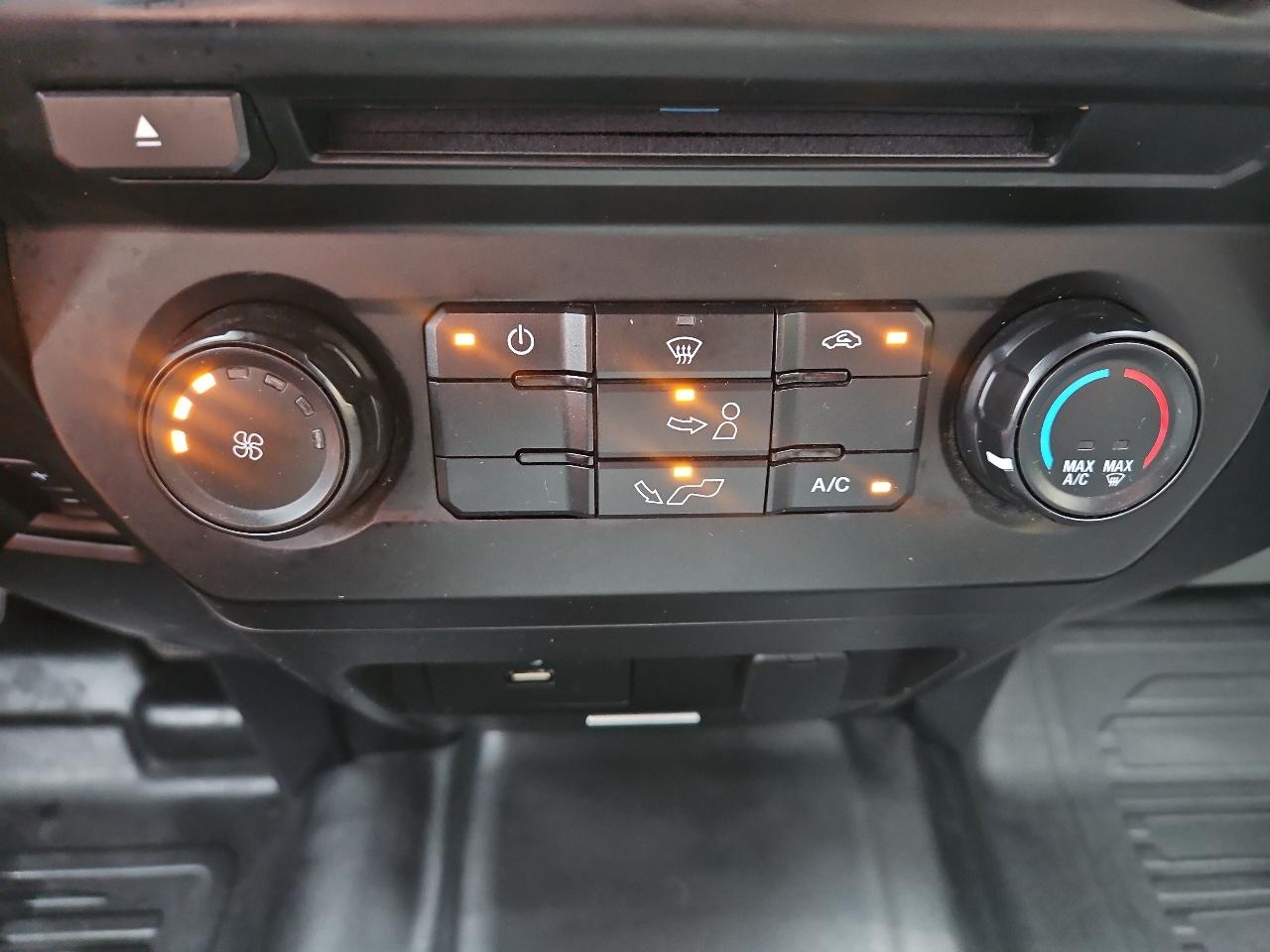 Ford F-150 2WD Reg Cab 141" XLT 2016