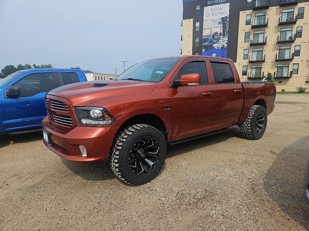 RAM 1500 Sport 4x4 Crew Cab 5'7" Box 2017