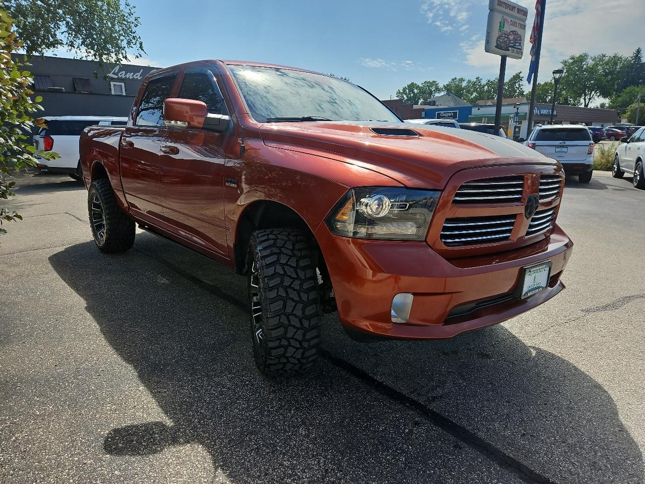 RAM 1500 Sport 4x4 Crew Cab 5'7" Box 2017