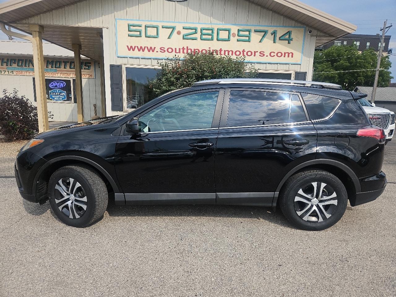 Toyota RAV4 LE AWD (Natl) 2018