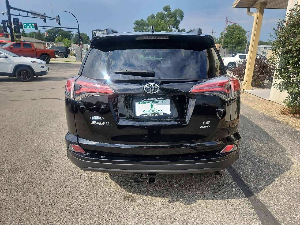Toyota RAV4 LE AWD (Natl) 2018