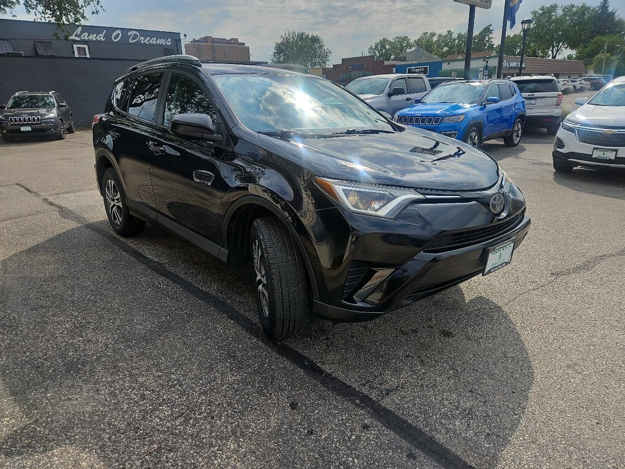 Toyota RAV4 LE AWD (Natl) 2018