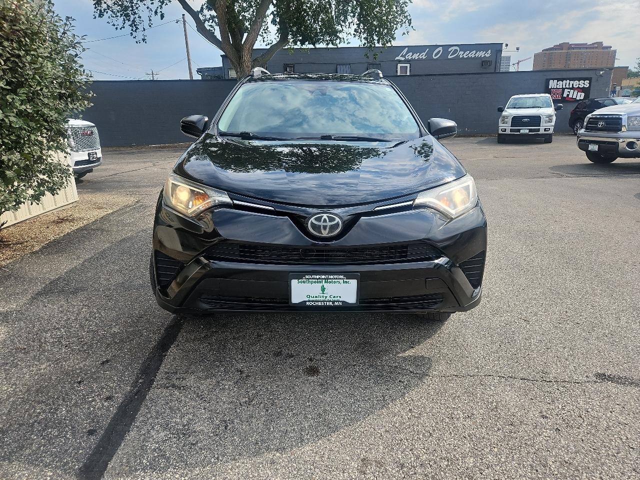 Toyota RAV4 LE AWD (Natl) 2018
