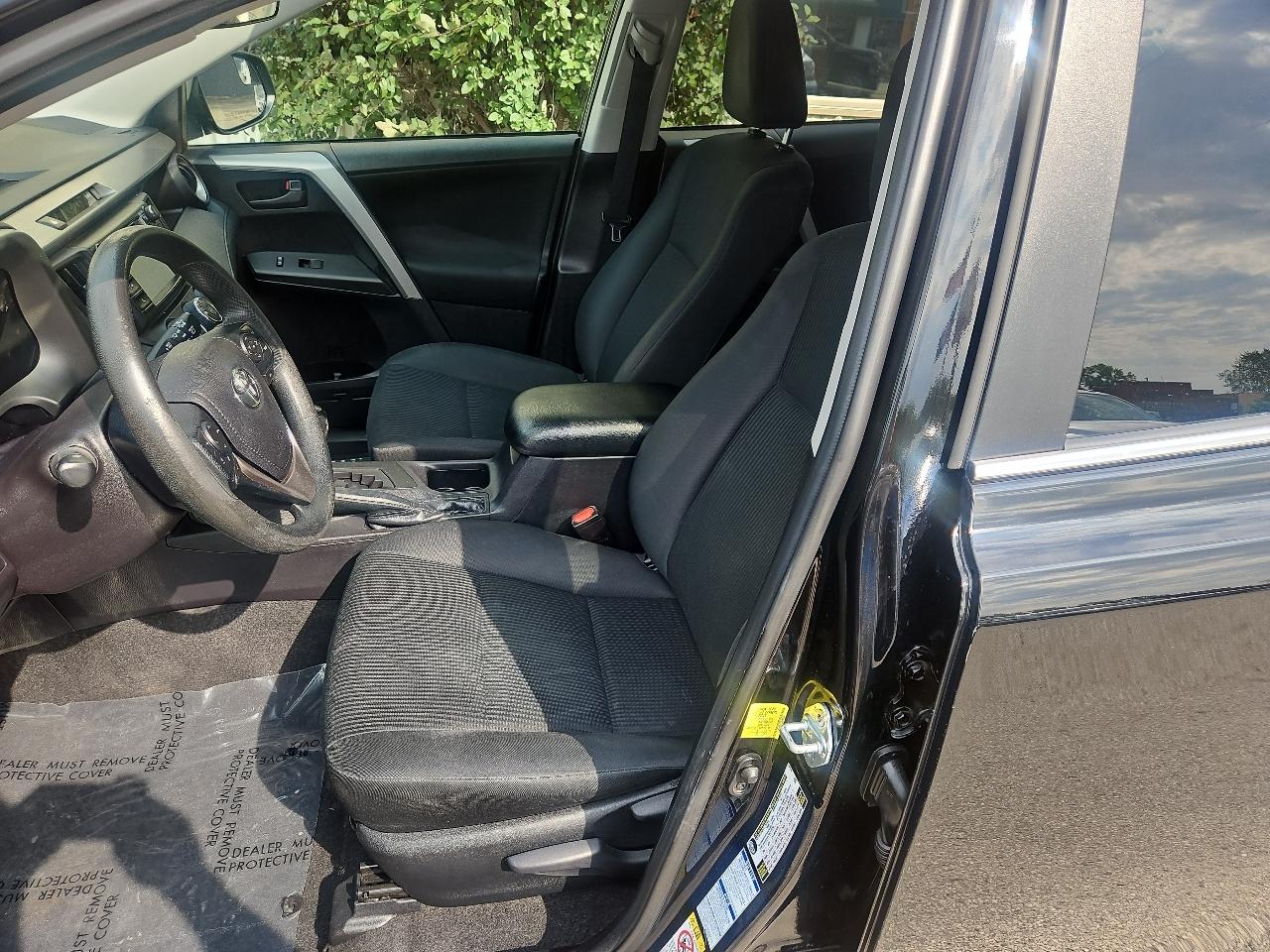 Toyota RAV4 LE AWD (Natl) 2018