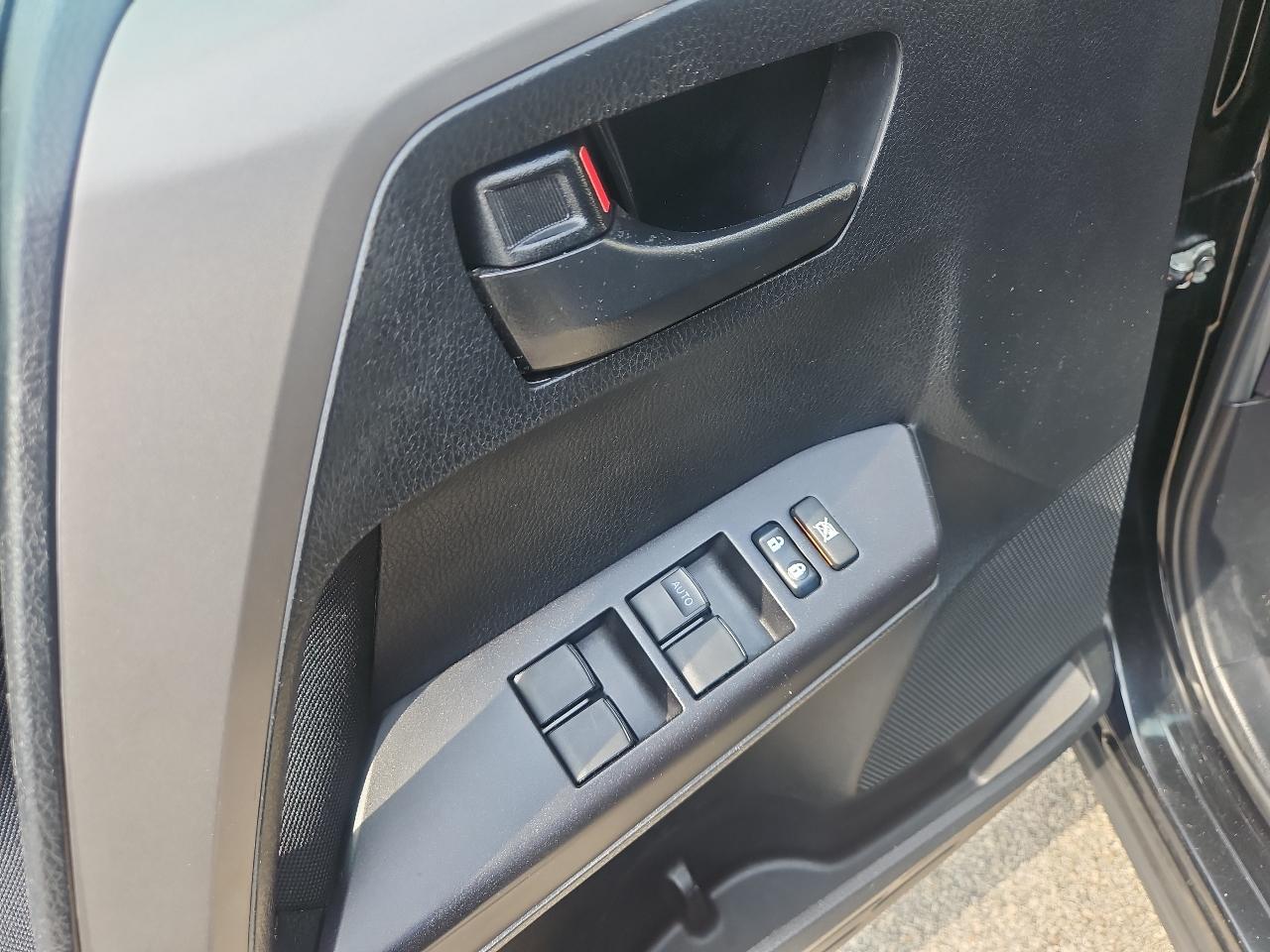 Toyota RAV4 LE AWD (Natl) 2018