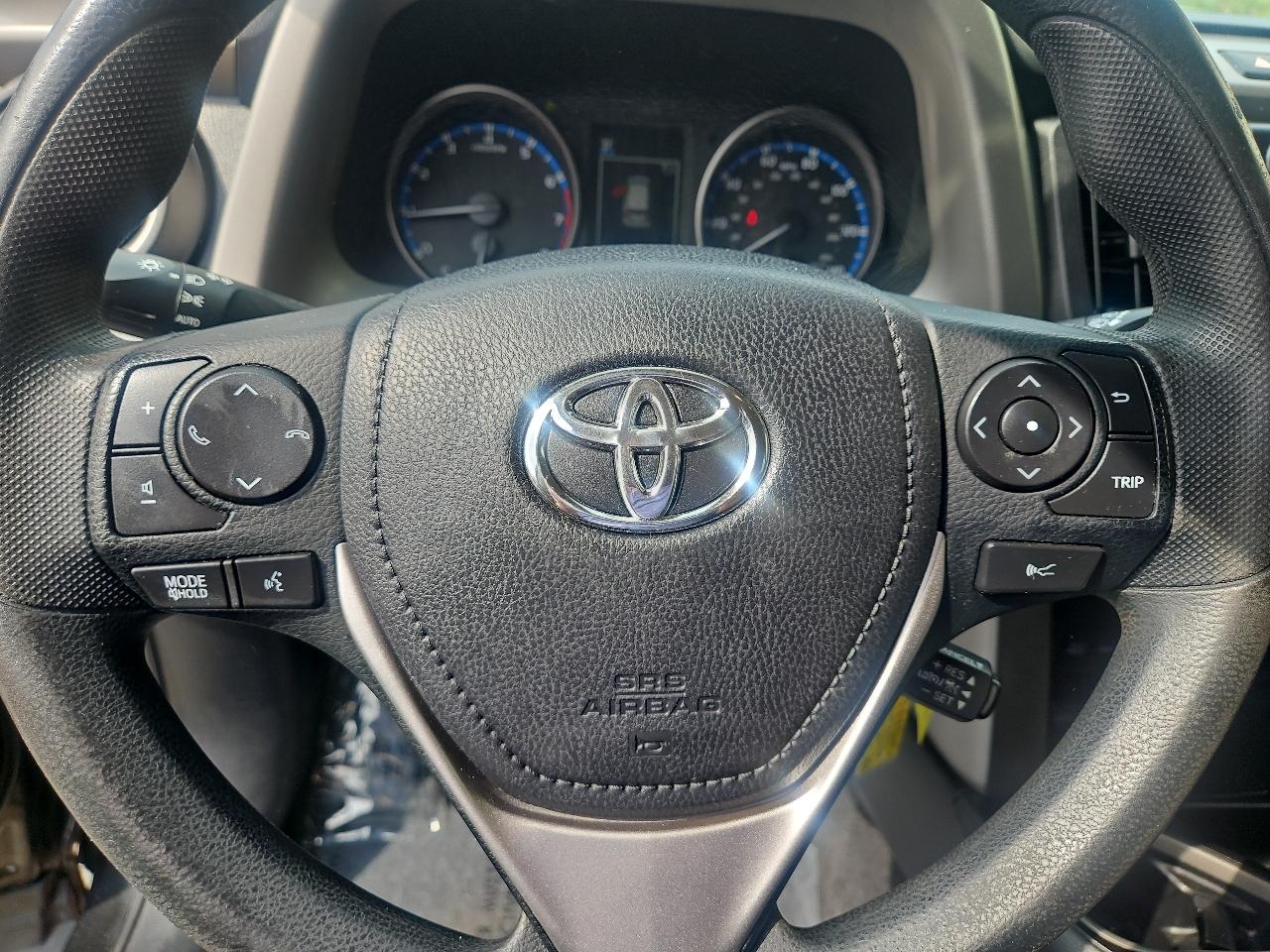 Toyota RAV4 LE AWD (Natl) 2018