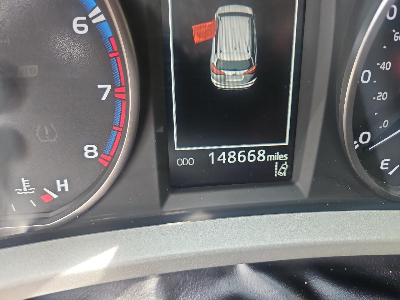 Toyota RAV4 LE AWD (Natl) 2018