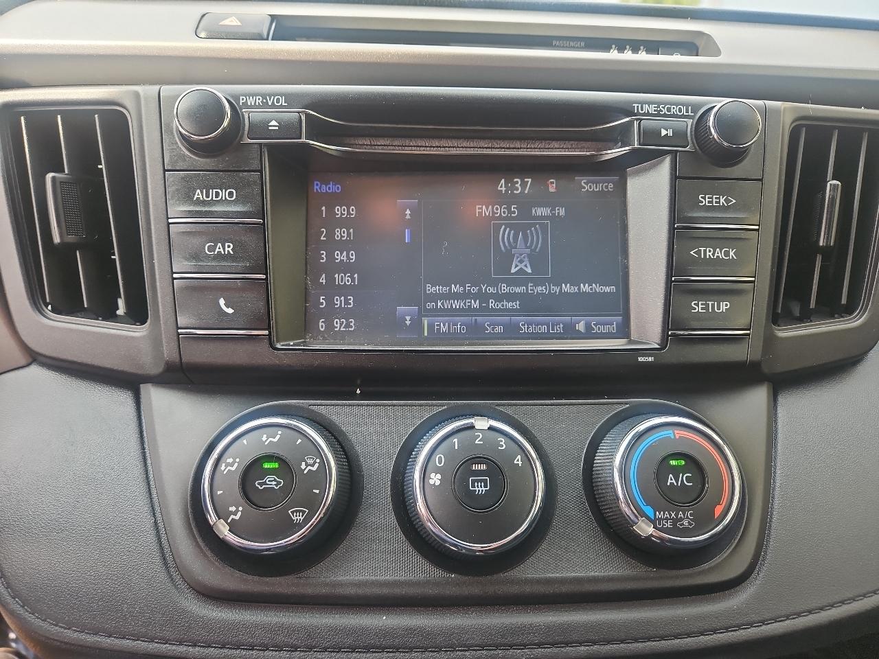 Toyota RAV4 LE AWD (Natl) 2018