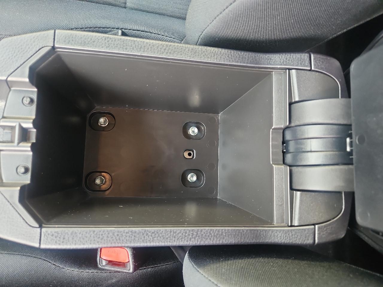 Toyota RAV4 LE AWD (Natl) 2018