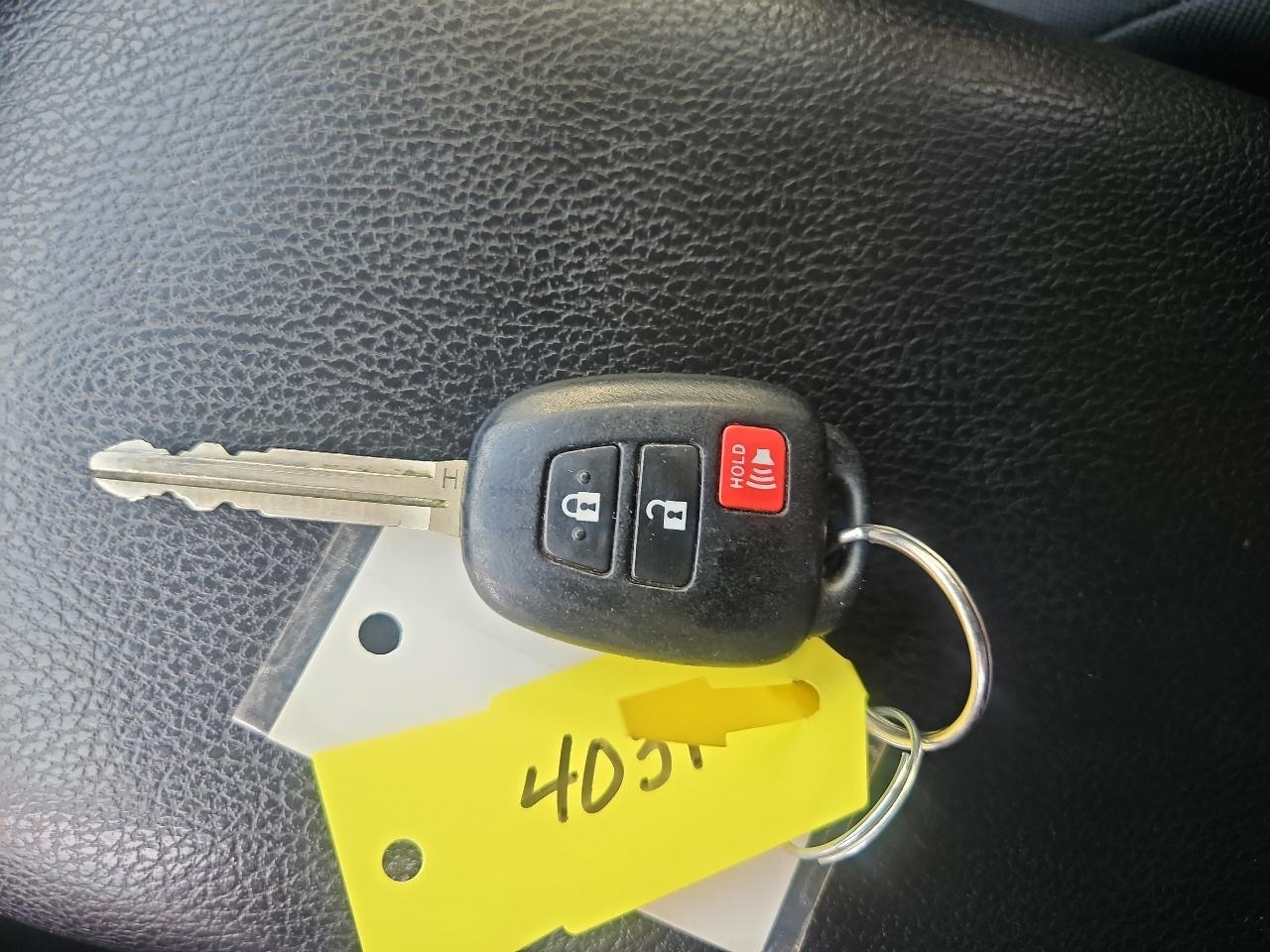 Toyota RAV4 LE AWD (Natl) 2018