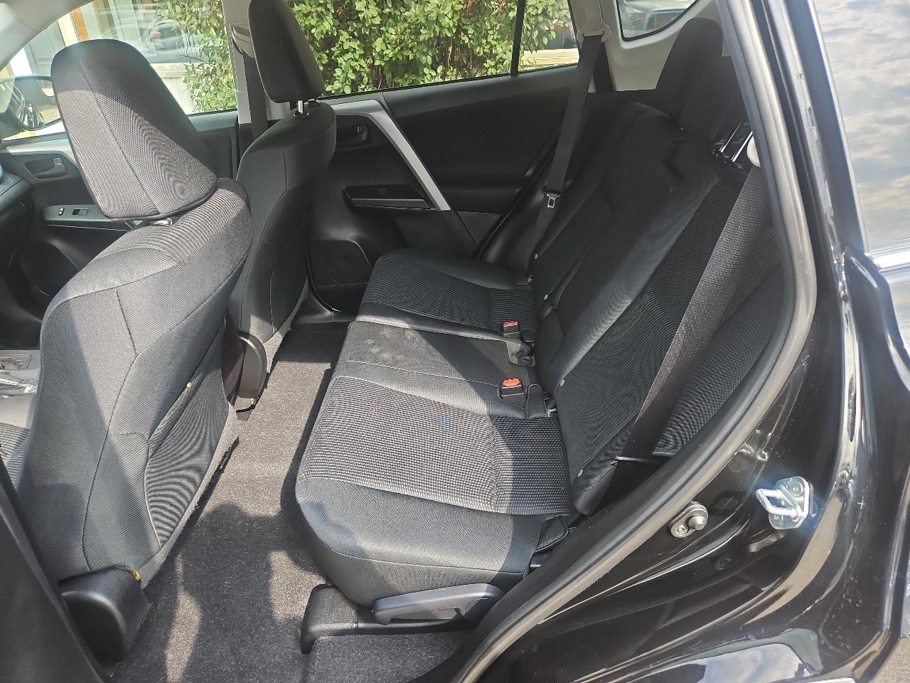 Toyota RAV4 LE AWD (Natl) 2018