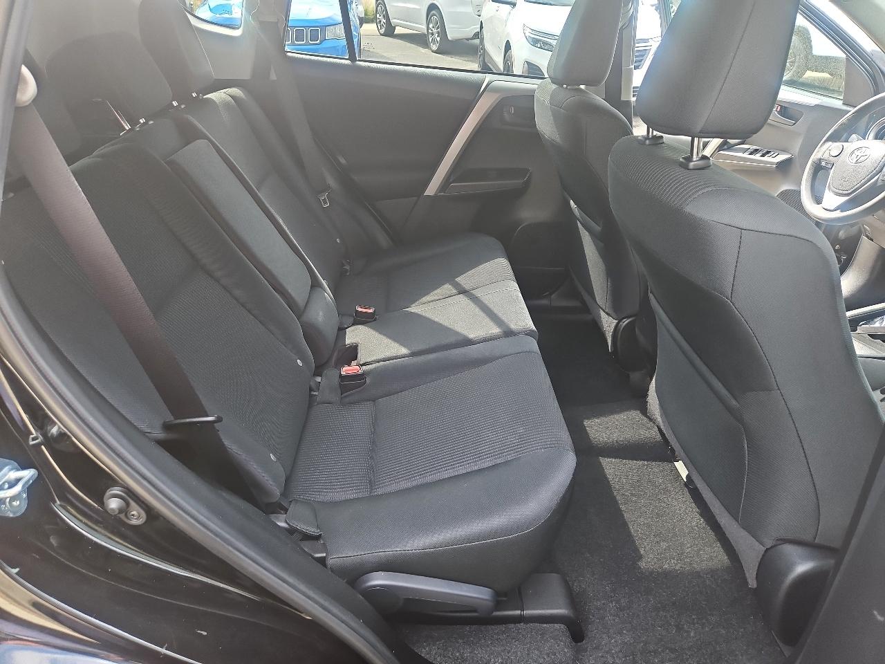 Toyota RAV4 LE AWD (Natl) 2018