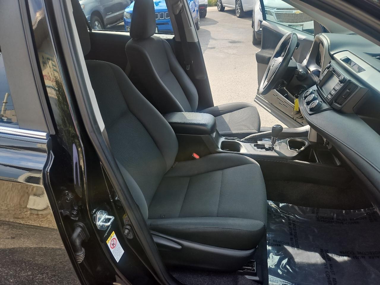 Toyota RAV4 LE AWD (Natl) 2018