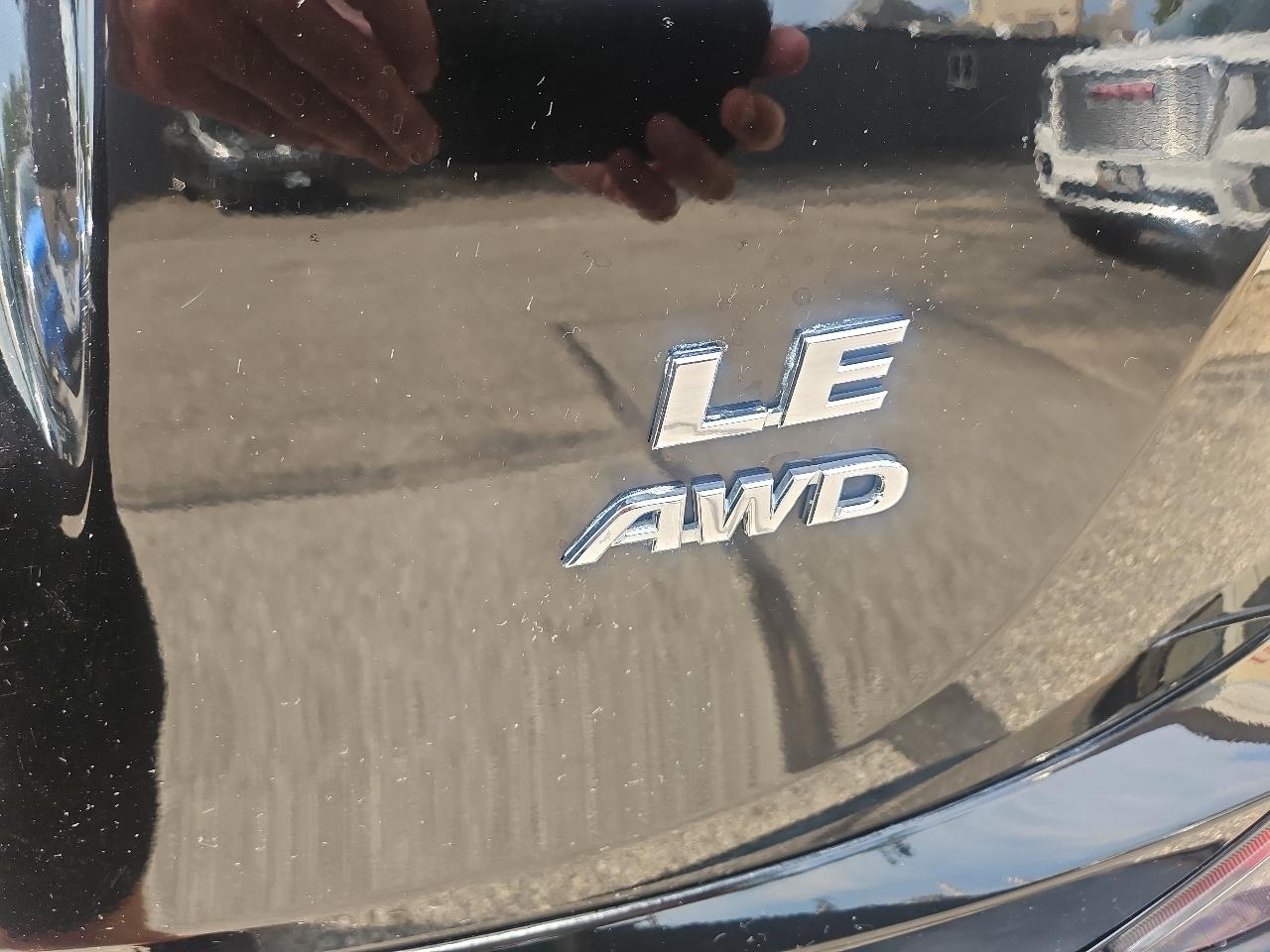 Toyota RAV4 LE AWD (Natl) 2018