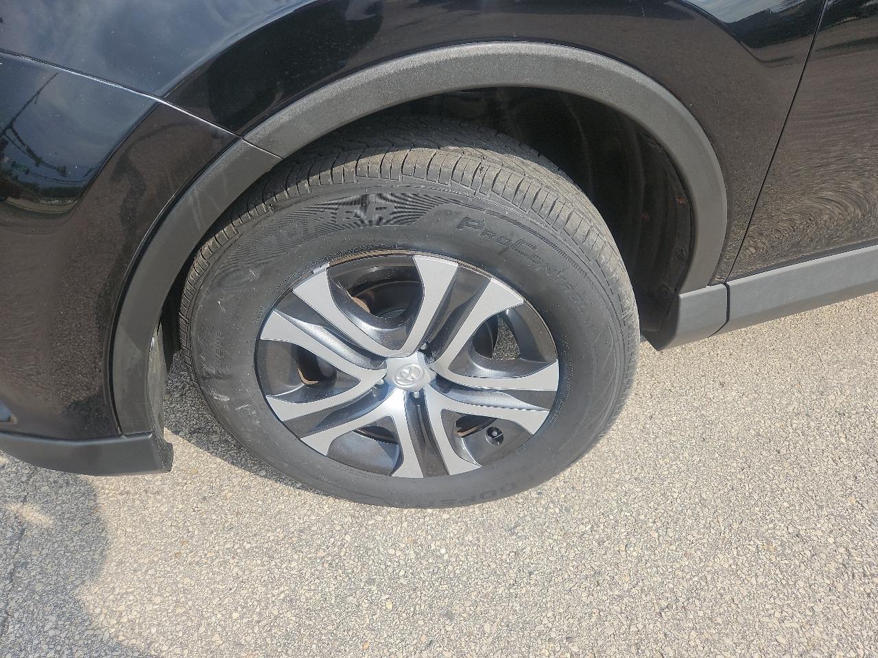 Toyota RAV4 LE AWD (Natl) 2018