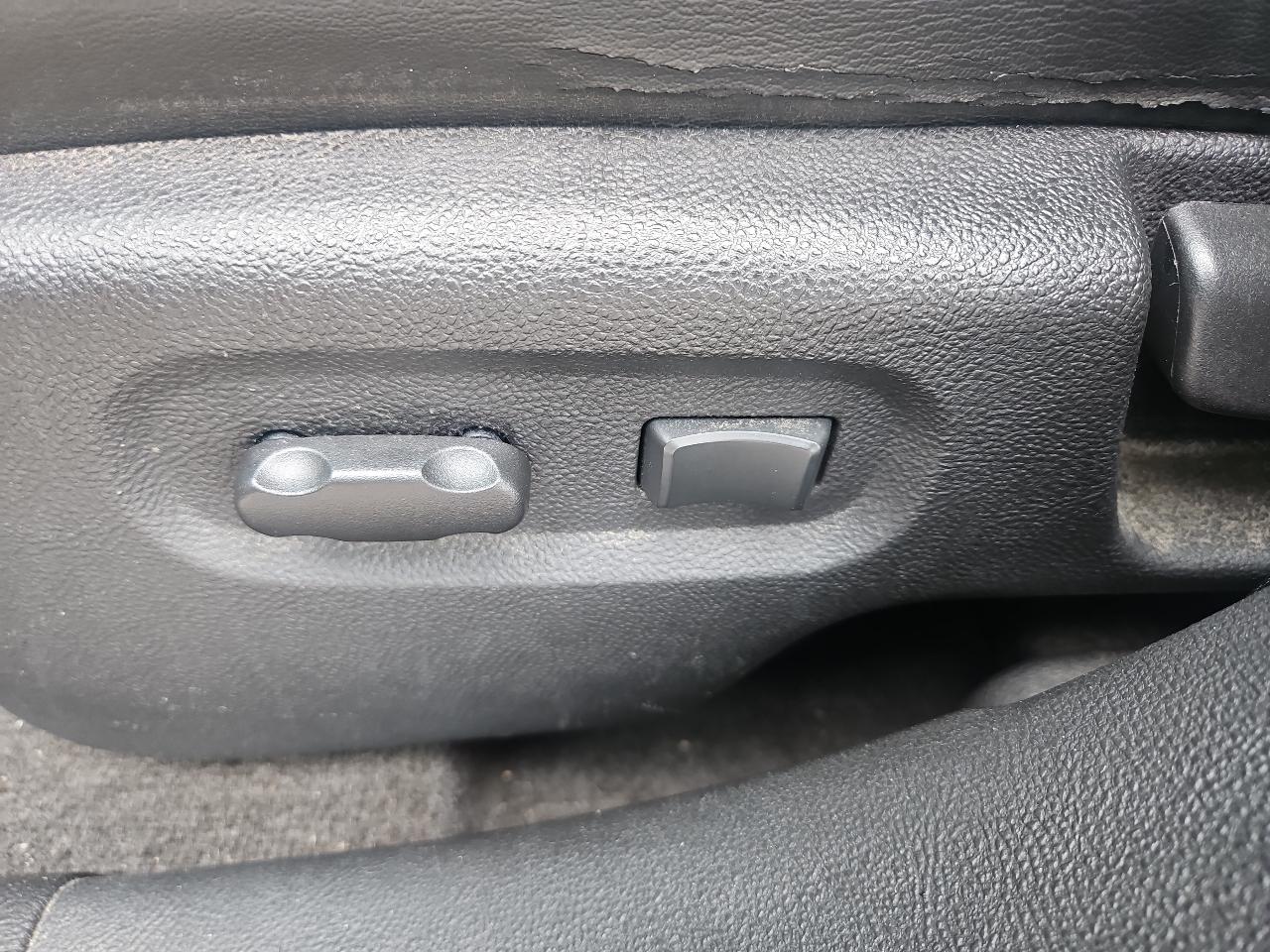 Chevrolet HHR FWD 4dr LT w/2LT 2011
