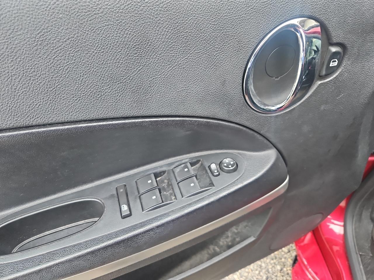 Chevrolet HHR FWD 4dr LT w/2LT 2011