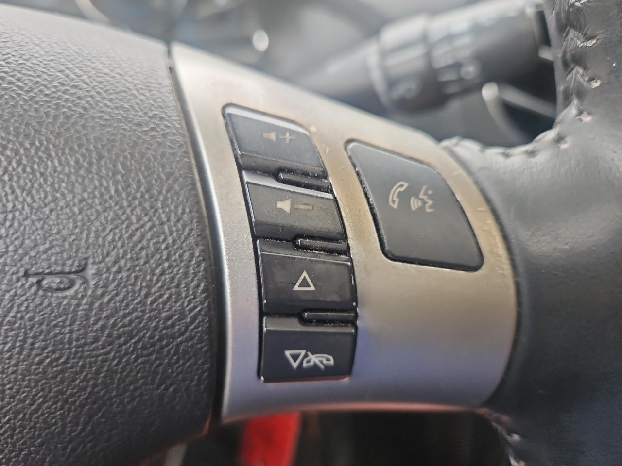 Chevrolet HHR FWD 4dr LT w/2LT 2011