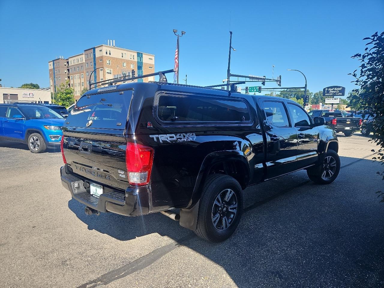 Toyota Tacoma TRD Off Road Double Cab 6' Bed V6 4x4 AT (Natl) 2017