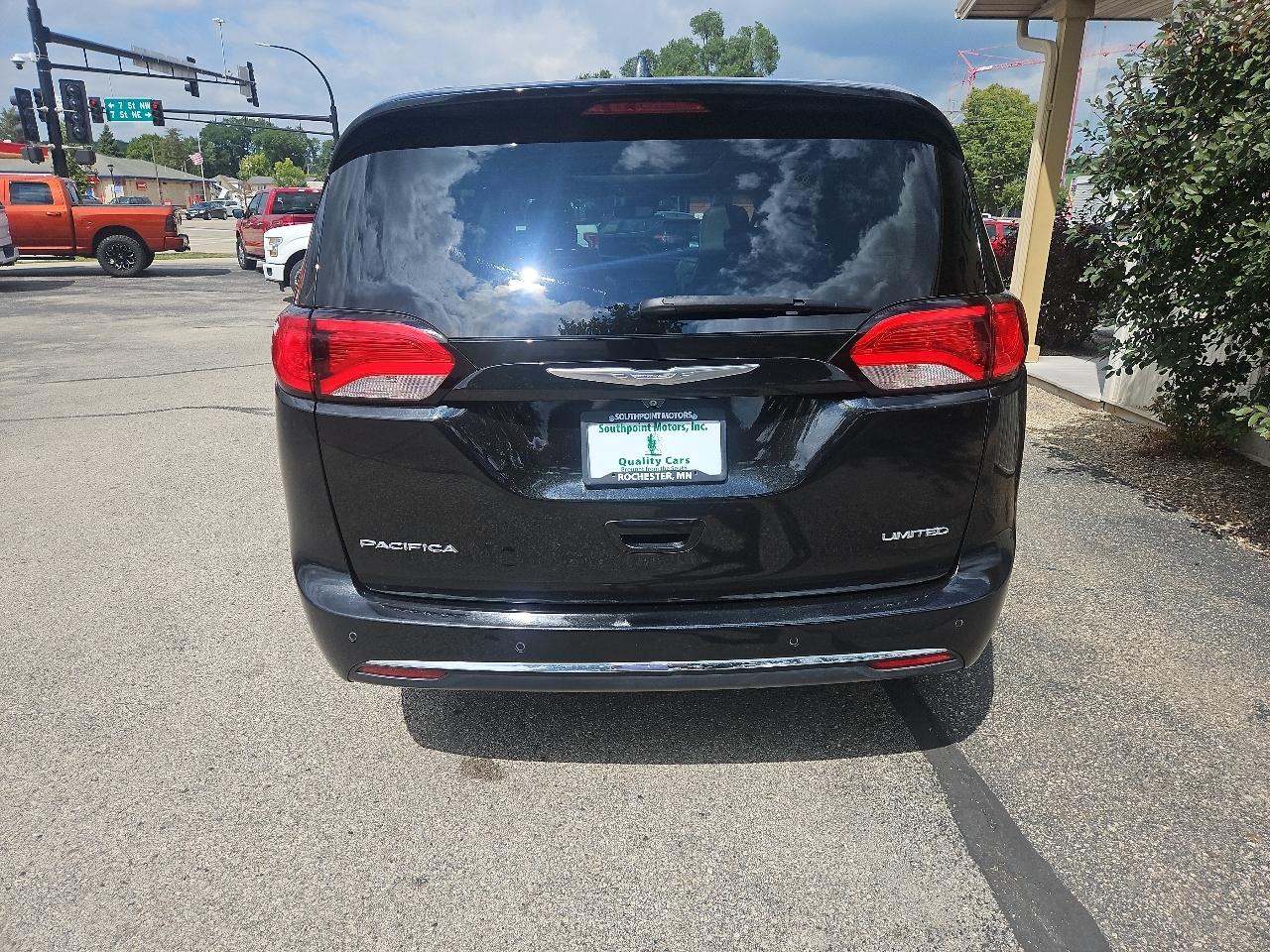 Chrysler Pacifica Limited FWD 2017