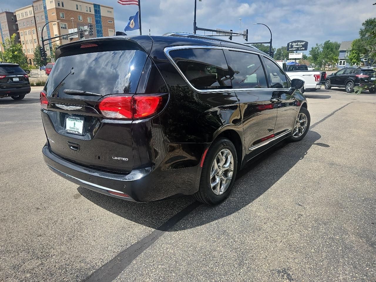 Chrysler Pacifica Limited FWD 2017