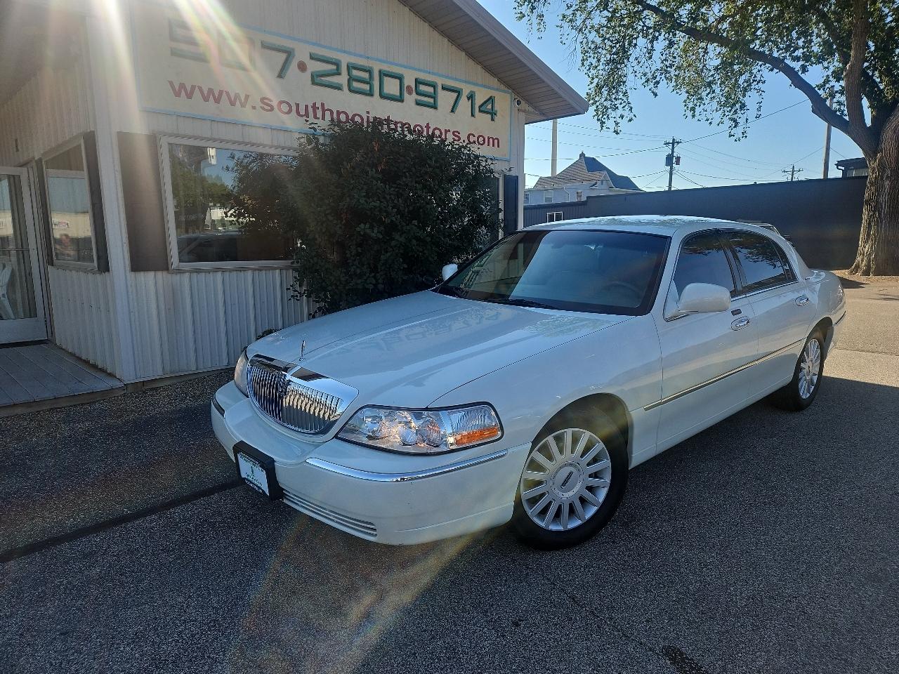2005 Lincoln Town Car 4dr Sdn Signature