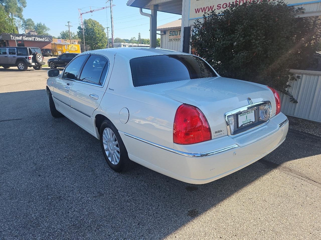 Lincoln Town Car 4dr Sdn Signature 2005