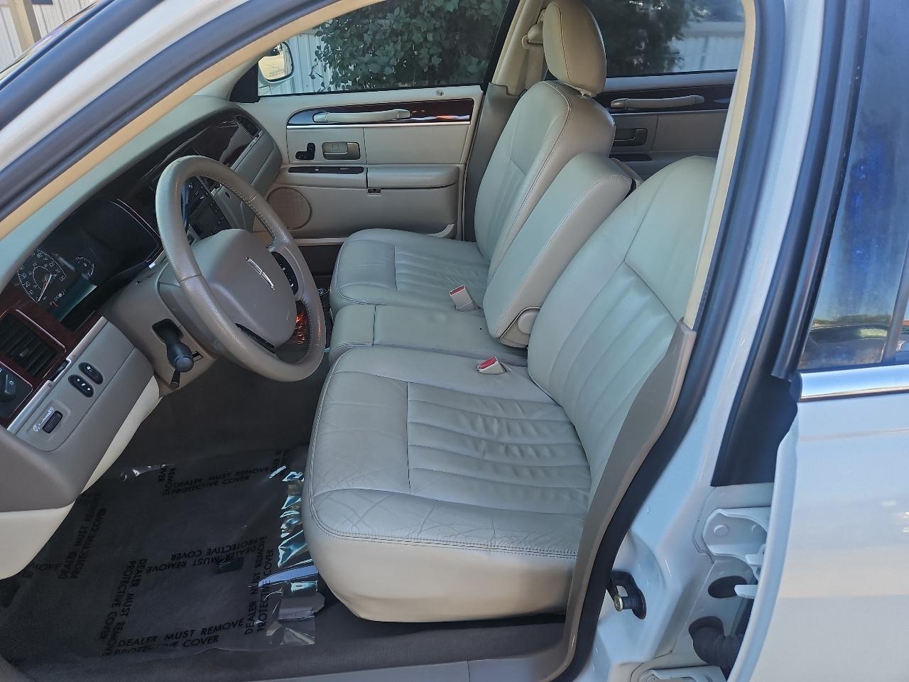 Lincoln Town Car 4dr Sdn Signature 2005