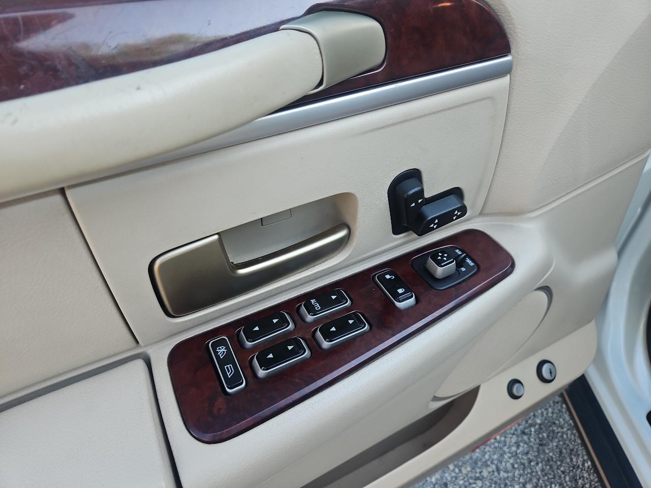 Lincoln Town Car 4dr Sdn Signature 2005