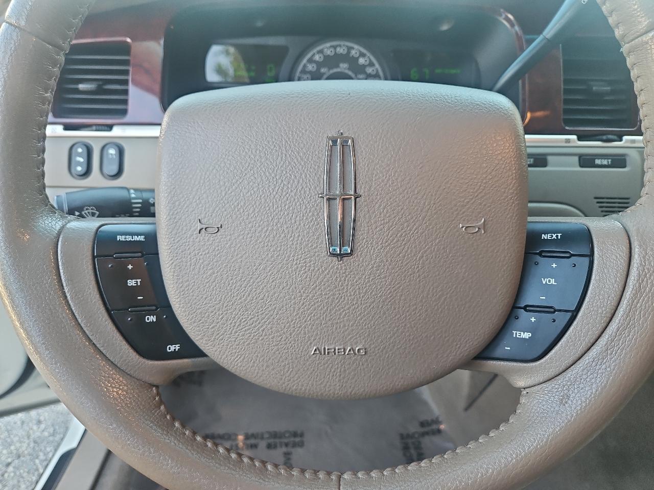 Lincoln Town Car 4dr Sdn Signature 2005