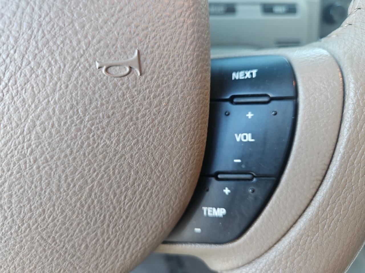 Lincoln Town Car 4dr Sdn Signature 2005