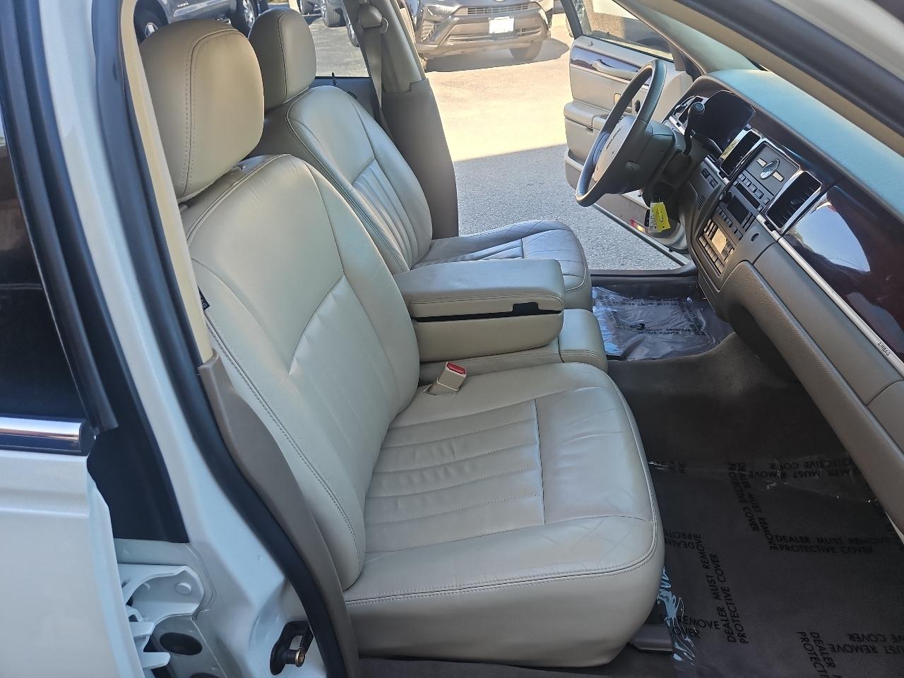 Lincoln Town Car 4dr Sdn Signature 2005