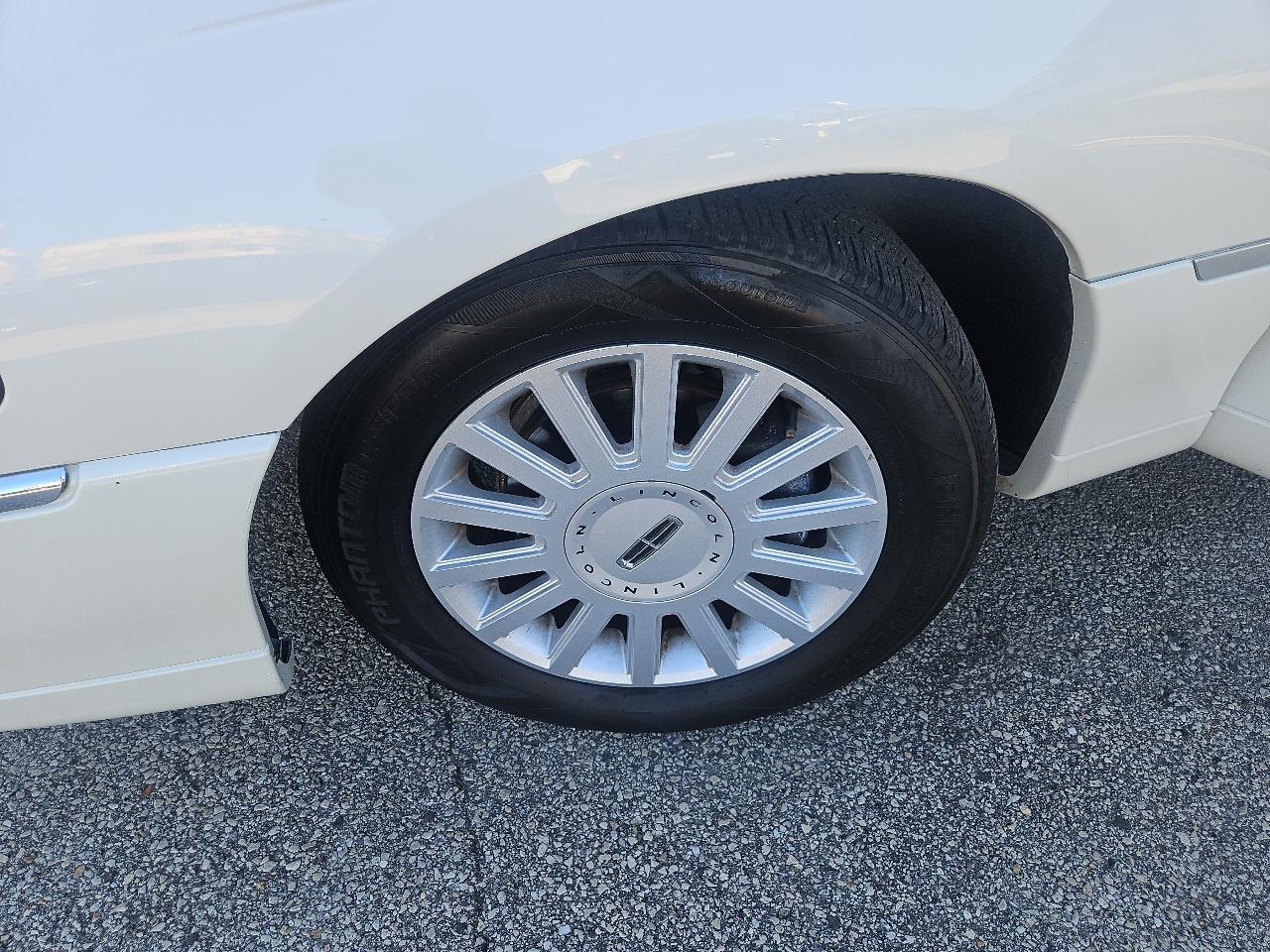 Lincoln Town Car 4dr Sdn Signature 2005