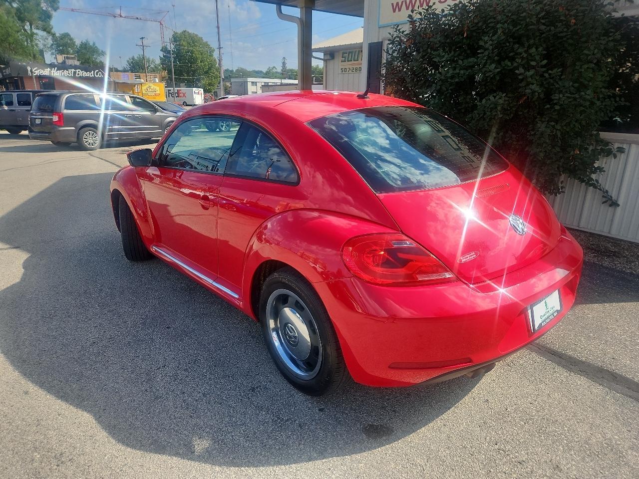 Volkswagen Beetle 2dr Cpe Auto 2.5L PZEV 2012