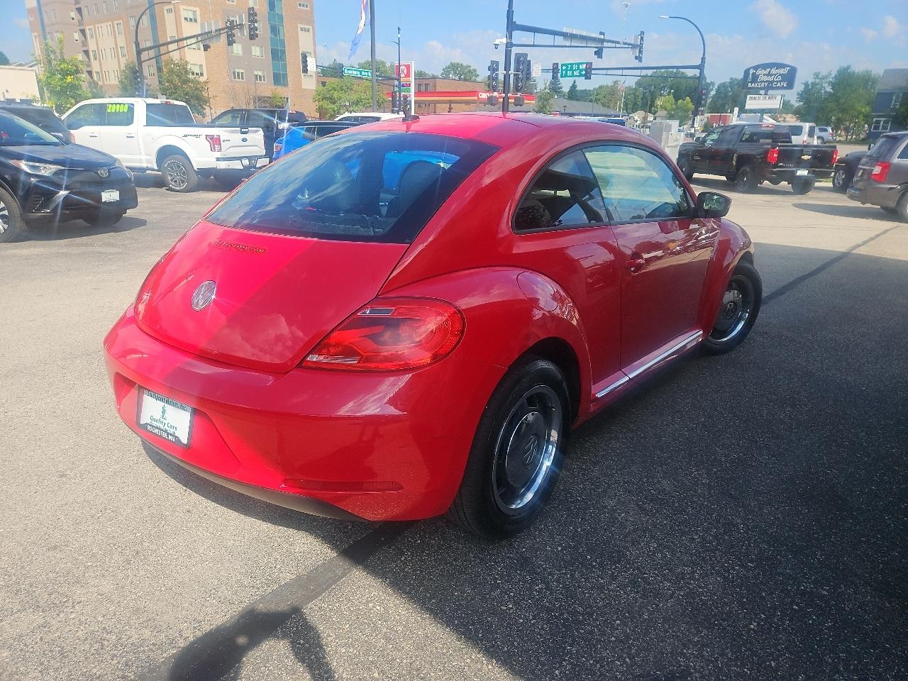Volkswagen Beetle 2dr Cpe Auto 2.5L PZEV 2012