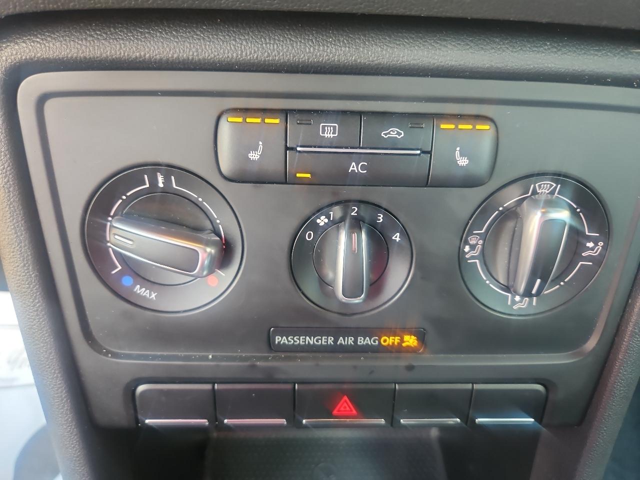 Volkswagen Beetle 2dr Cpe Auto 2.5L PZEV 2012