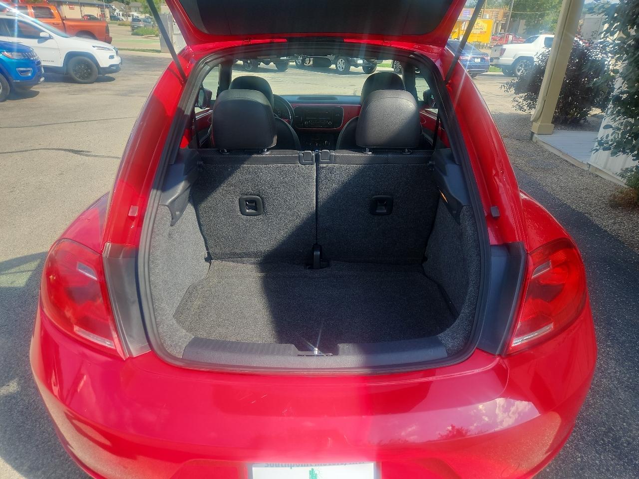 Volkswagen Beetle 2dr Cpe Auto 2.5L PZEV 2012
