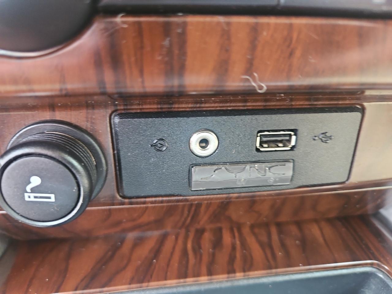 Ford F-150 4WD SuperCrew 145" Lariat 2012