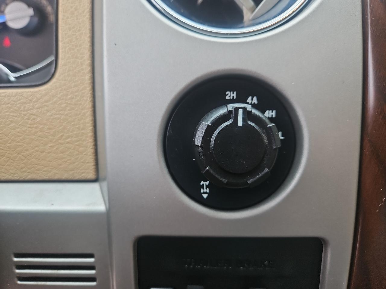 Ford F-150 4WD SuperCrew 145" Lariat 2012