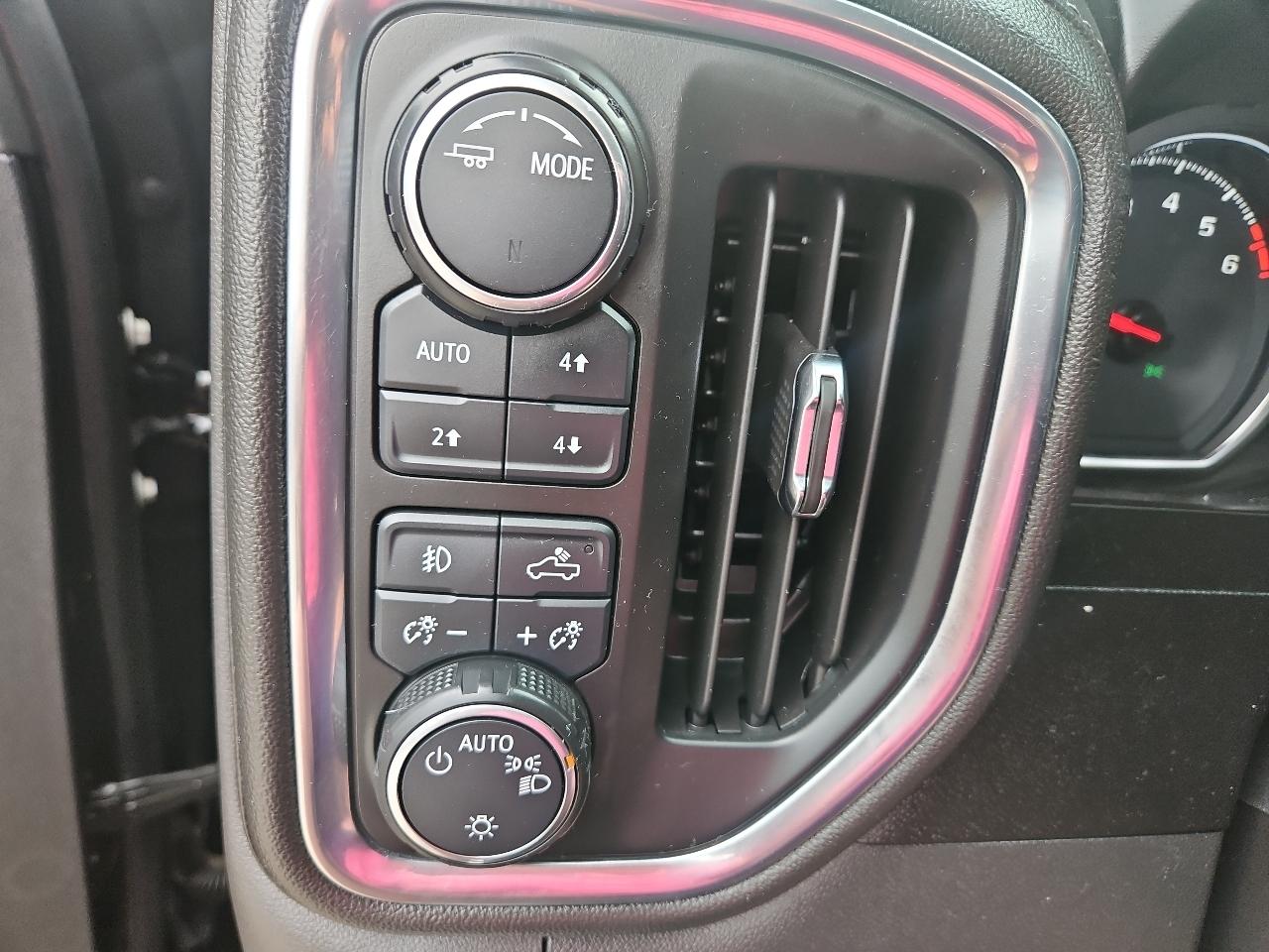 Chevrolet Silverado 1500 4WD Crew Cab 147" RST 2020