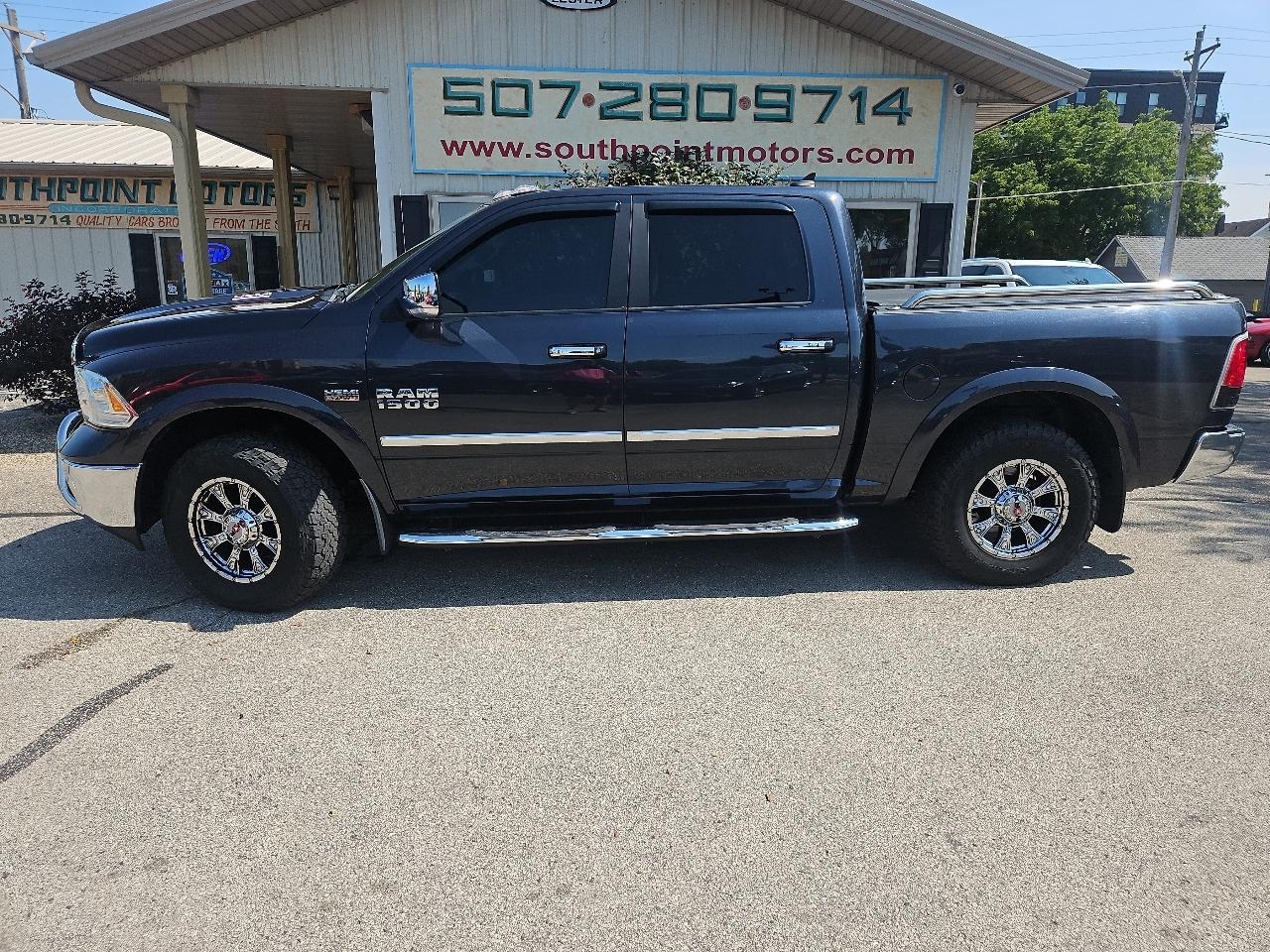 RAM 1500 4WD Crew Cab 140.5" Laramie 2014
