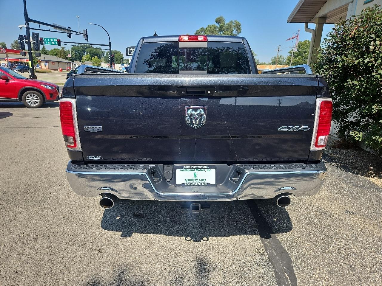 RAM 1500 4WD Crew Cab 140.5" Laramie 2014