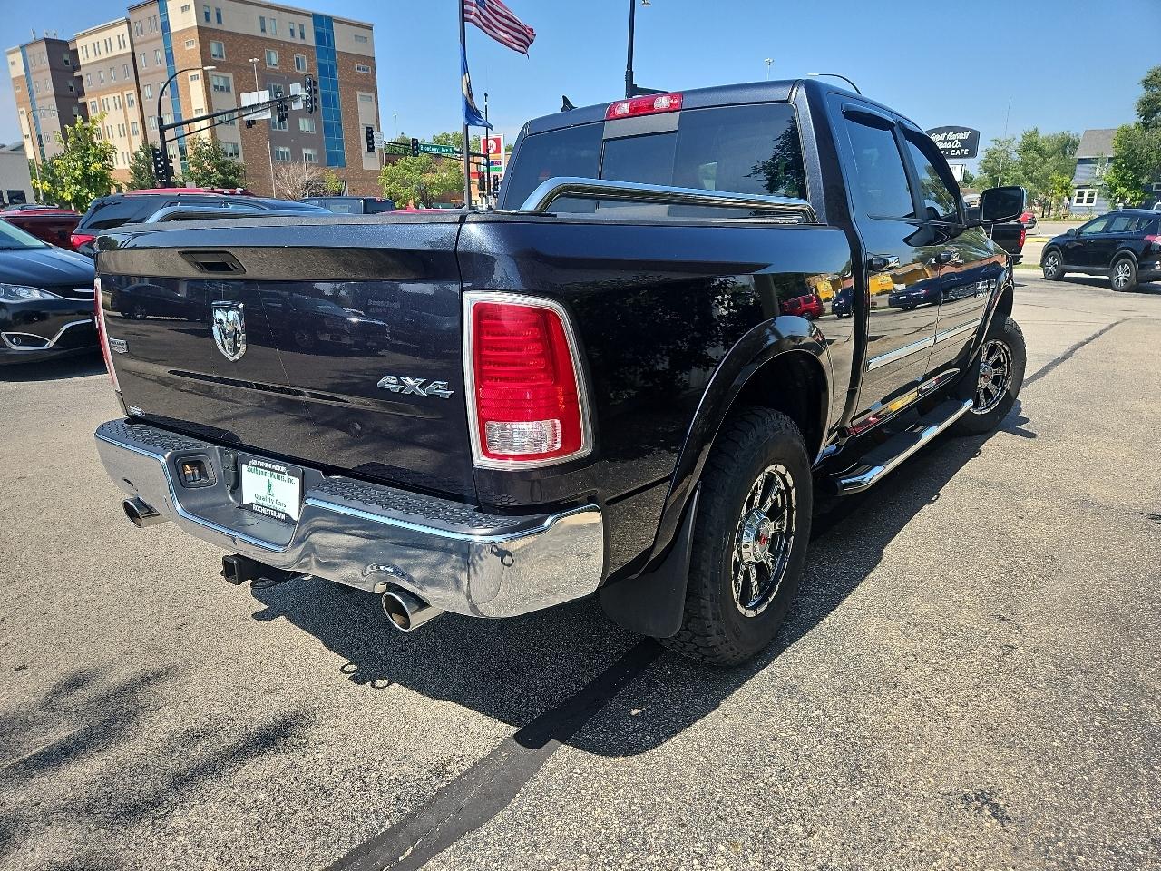 RAM 1500 4WD Crew Cab 140.5" Laramie 2014