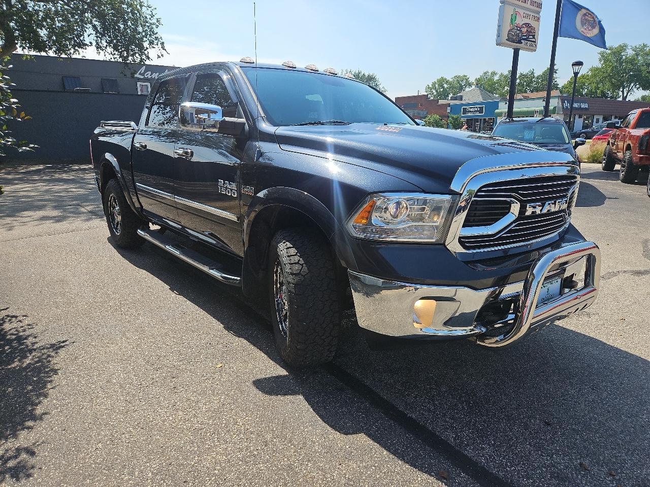 RAM 1500 4WD Crew Cab 140.5" Laramie 2014