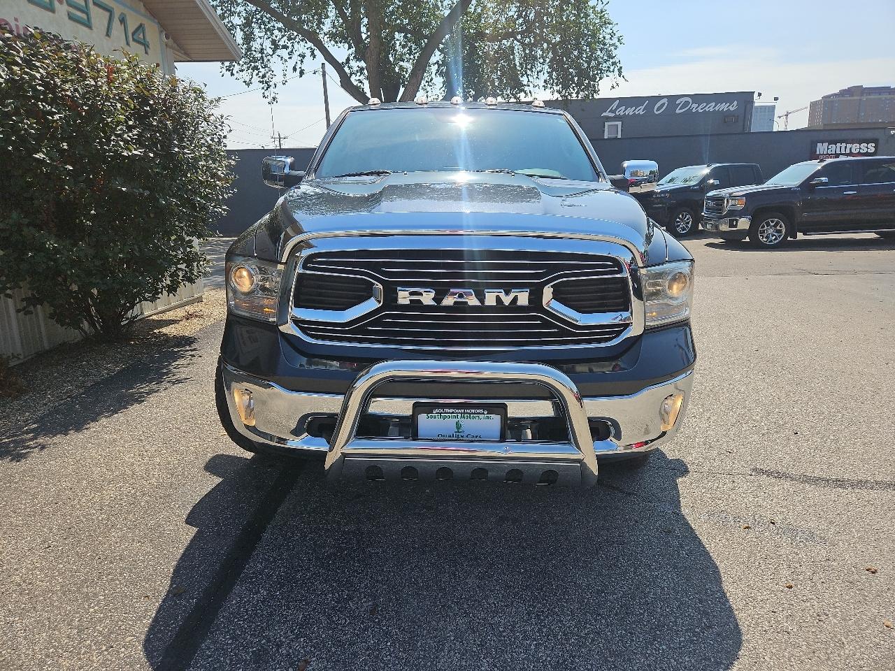 RAM 1500 4WD Crew Cab 140.5" Laramie 2014