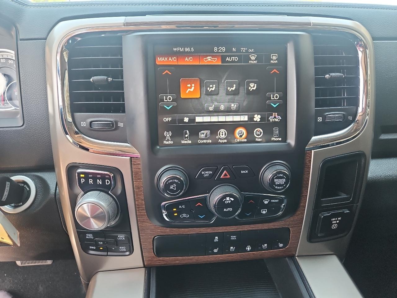 RAM 1500 4WD Crew Cab 140.5" Laramie 2014