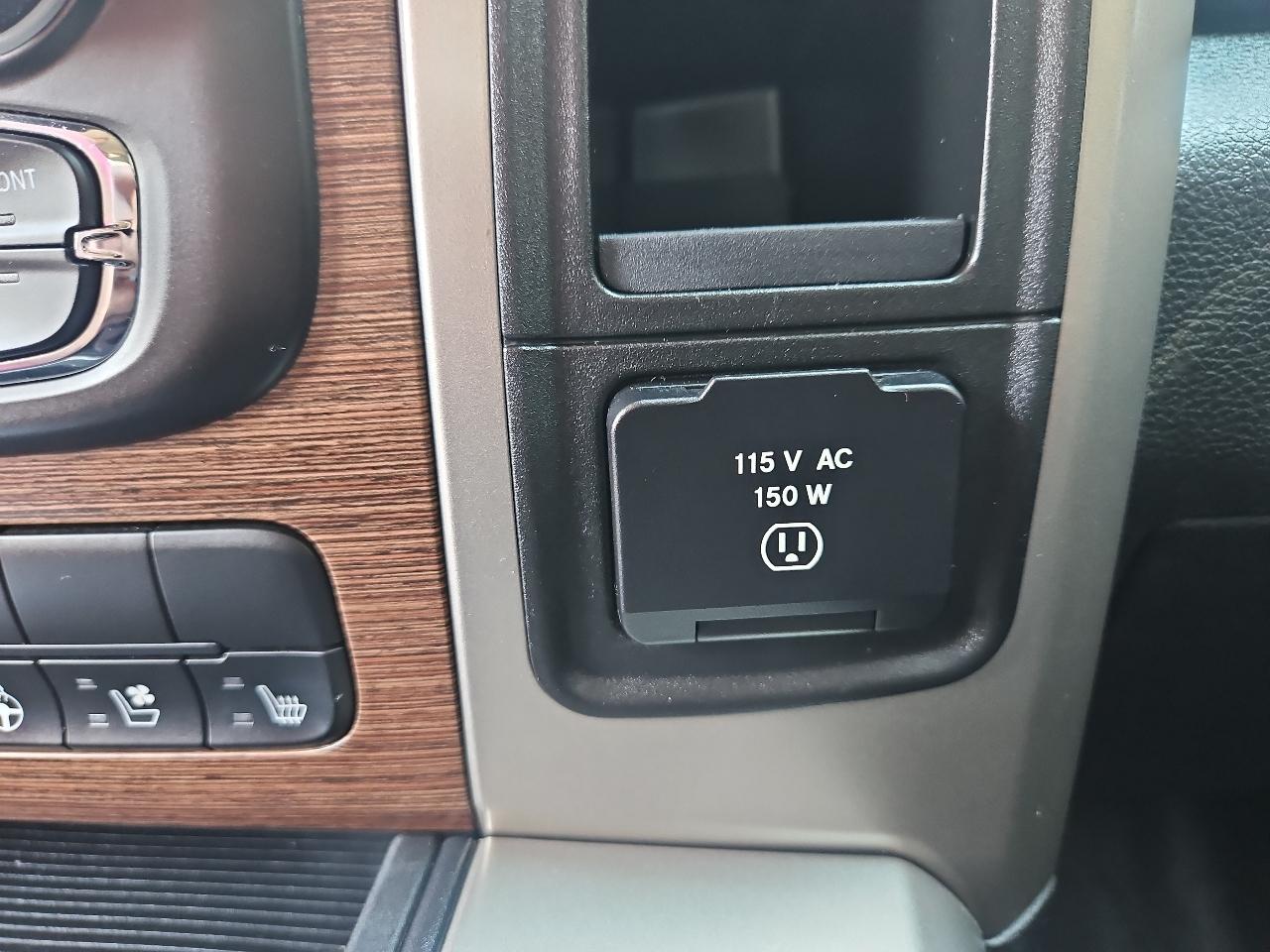 RAM 1500 4WD Crew Cab 140.5" Laramie 2014