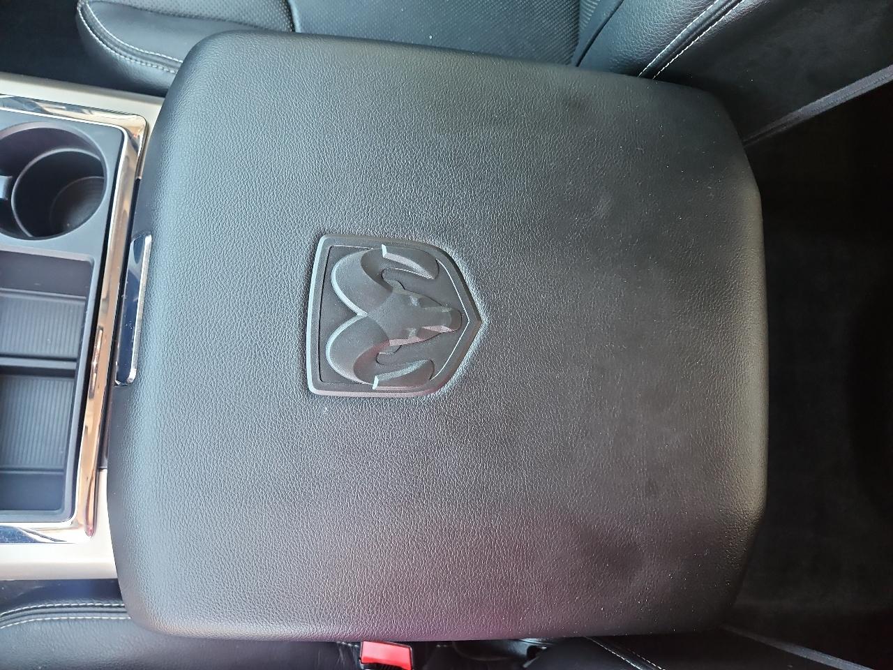 RAM 1500 4WD Crew Cab 140.5" Laramie 2014